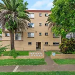 Spacious 2Brm Apt Close To Gabba With Parking & Wifi