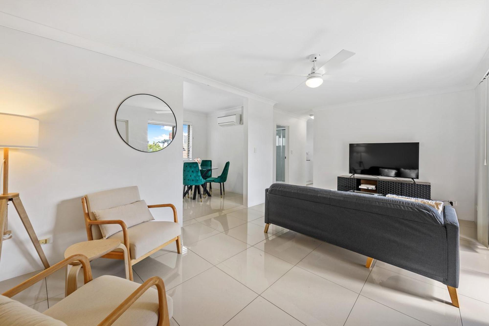 Spacious 2brm Close To Gabba With Parking & Wifi Apartment *