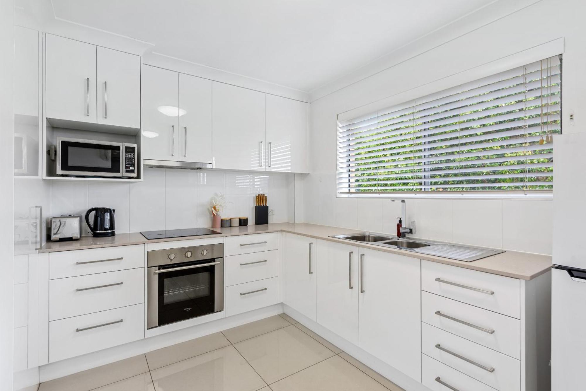 Spacious 2brm Close To Gabba With Parking & Wifi Apartment *