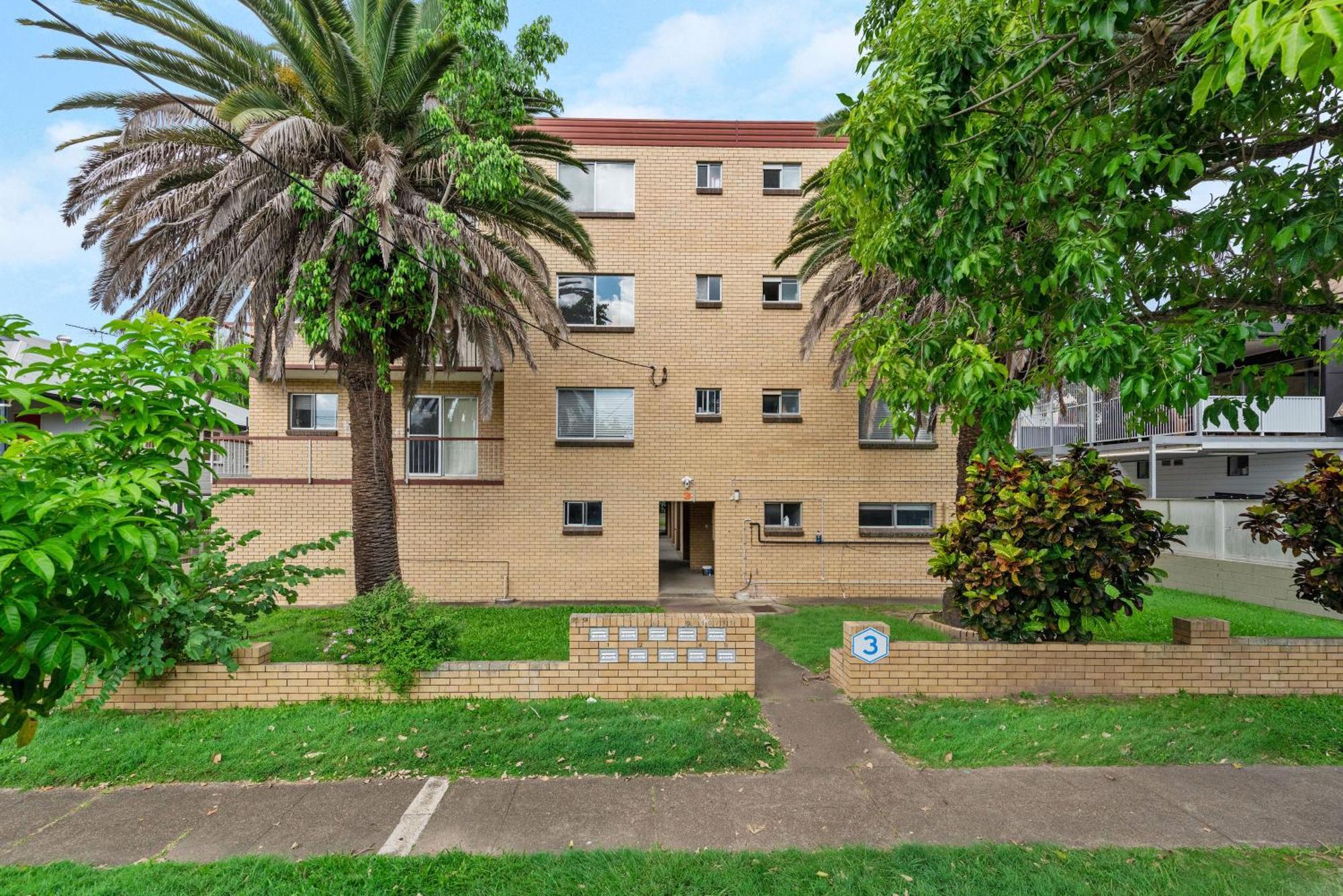 Spacious 2brm Close To Gabba With Parking & Wifi